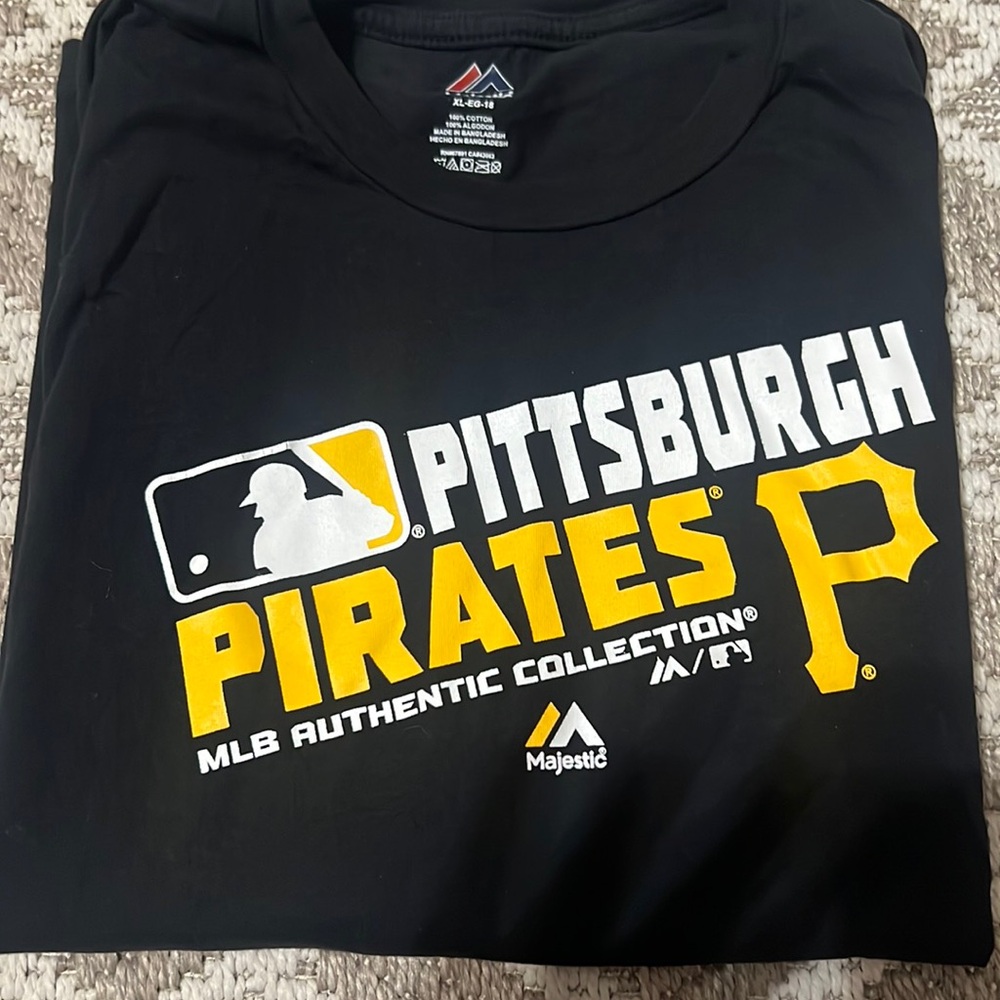Majestic youth XL long sleeve Pittsburgh Pirates t shirt